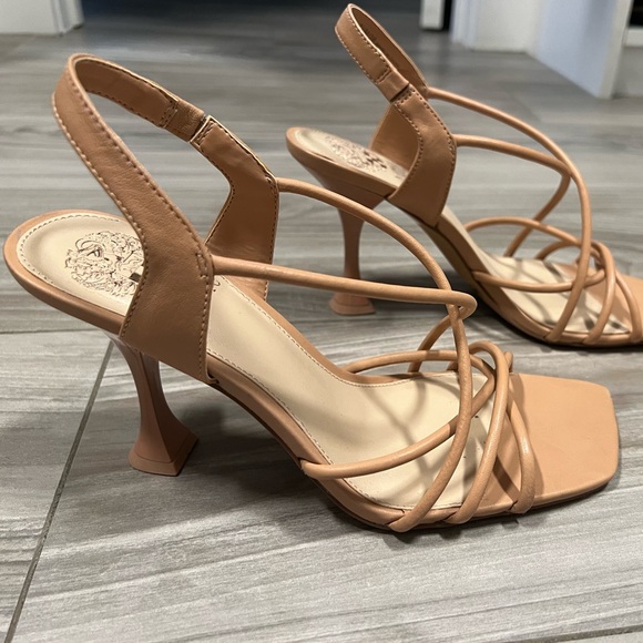 Vince Camuto heel - Picture 3 of 4